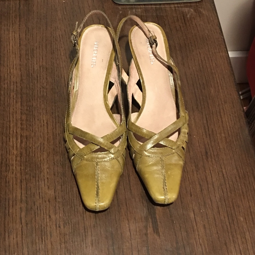 Aerosoles Women’s Cherry Tree Leather Heels Size 8